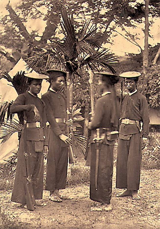 http://hinhxua.free.fr/autrefois/docteur-hocquard/page6/tirailleurs_tonkinois_Linh_Tap.jpg